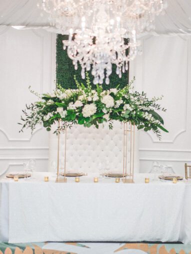 green and white wedding, wedding backdrop, boxwood hedge, dayton ohio