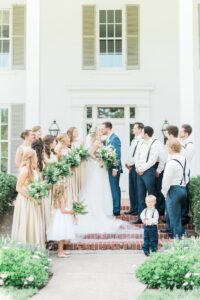 polan farm wedding, green and white wedding flowers, bridal party pictures, Dayton ohio wedding florist, wedding flowers